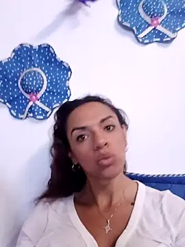 Snapshot of MeganRhyder chatting on 12.04.25 MeganRhyder online show from 12.04.25