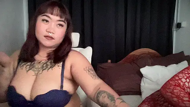 Snapshot of Bella_Bumzyyy chatting on 11.12.25 Bella Bumzyyy online show from 11.12.25