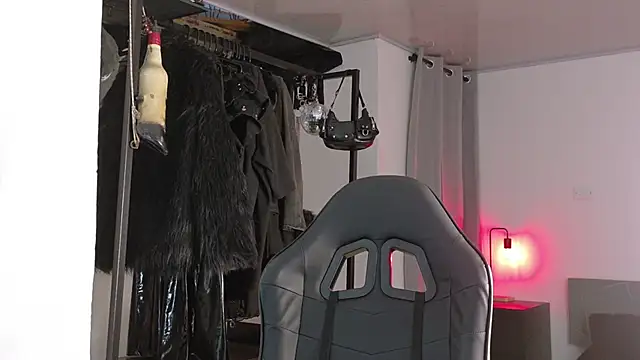 Angelabl0odborne online show from 09.25.25