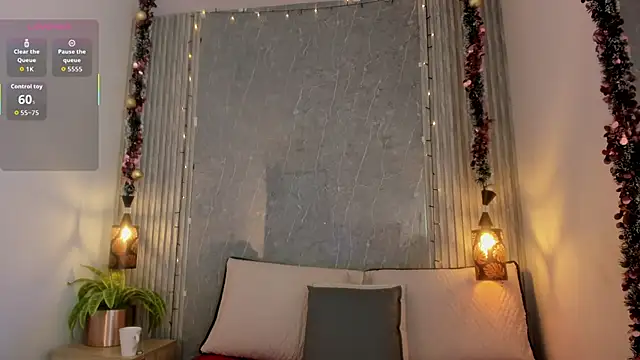 Snapshot of Emili__hot chatting on 12.14.25 Emili hot online show from 12.14.25