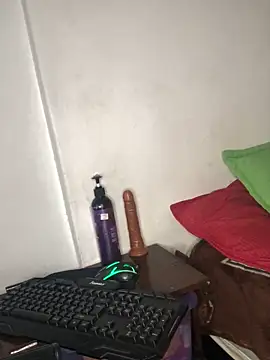 Snapshot of luisahot_9727 chatting on 11.19.25 luisahot 9727 online show from 11.19.25