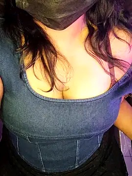 Snapshot of darling_devil chatting on 11.11.25 darling devil online show from 11.11.25