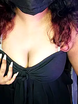 Snapshot of darling_devil chatting on 11.24.25 darling devil online show from 11.24.25