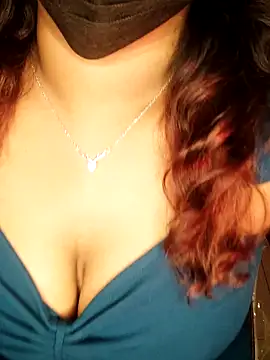 Snapshot of darling_devil chatting on 12.15.25 darling devil online show from 12.15.25