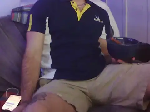 Snapshot of Luv2SuckBWC92 chatting on 09.10.25 Luv2SuckBWC92 online show from 09.10.25