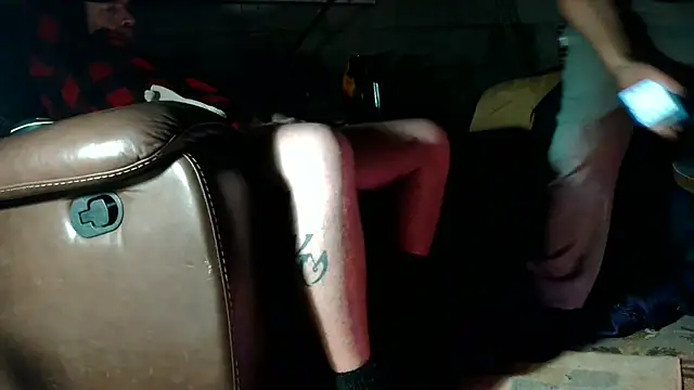 Luv2SuckBWC92 online show from 12.18.25