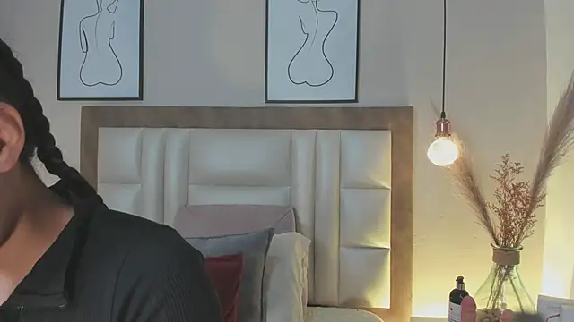 Snapshot of LunaAspen_ chatting on 11.05.25 LunaAspen online show from 11.05.25