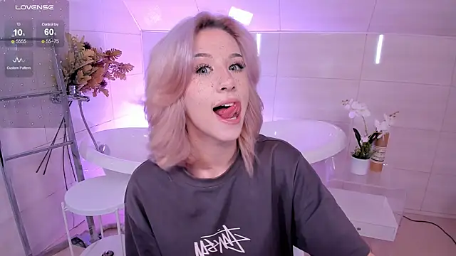 Snapshot of Necucub chatting on 09.20.25 Necucub online show from 09.20.25