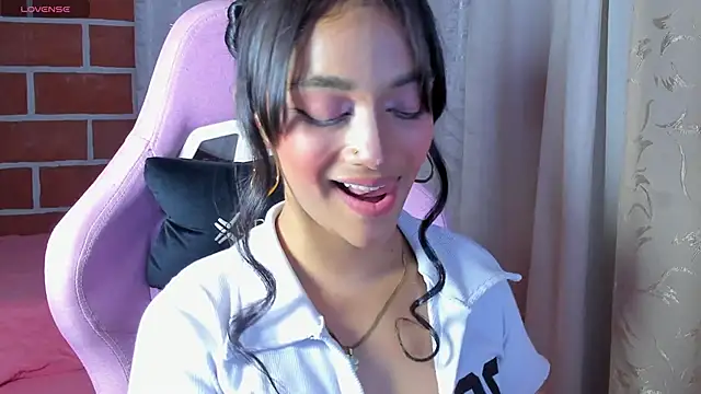 Snapshot of MelanyOconner chatting on 09.25.25 MelanyOconner online show from 09.25.25