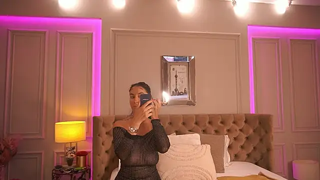 Snapshot of FrancescaDante chatting on 06.27.26 FrancescaDante online show from 06.27.26