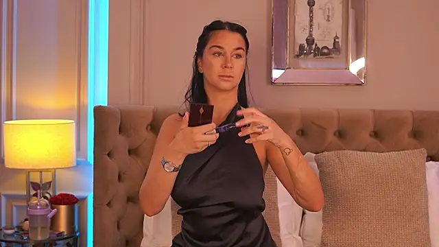 Snapshot of FrancescaDante chatting on 07.25.26 FrancescaDante online show from 07.25.26