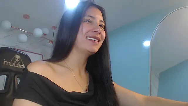 Snapshot of victoria_hernandez_t_ chatting on 05.22.26 victoria hernandez t online show from 05.22.26