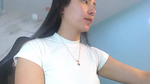 Snapshot of victoria_hernandez_t_ chatting on 05.27.26 victoria hernandez t online show from 05.27.26