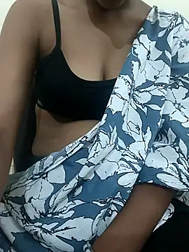 Snapshot of Alia-00 chatting on 10.03.25 Alia-00 online show from 10.03.25