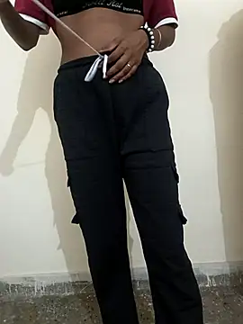 Snapshot of Alia-00 chatting on 10.11.25 Alia-00 online show from 10.11.25