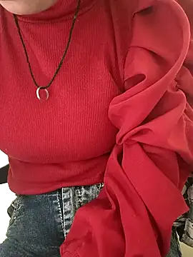 Snapshot of Alia-00 chatting on 10.29.25 Alia-00 online show from 10.29.25