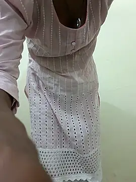 Snapshot of Alia-00 chatting on 10.31.25 Alia-00 online show from 10.31.25