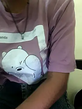 Snapshot of Alia-00 chatting on 11.05.25 Alia-00 online show from 11.05.25