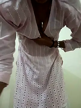 Snapshot of Alia-00 chatting on 11.06.25 Alia-00 online show from 11.06.25