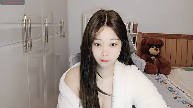 Xiaotantan-99 online show from 10.26.25