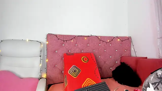 Snapshot of dulce_brown01 chatting on 10.01.25 dulce brown01 online show from 10.01.25