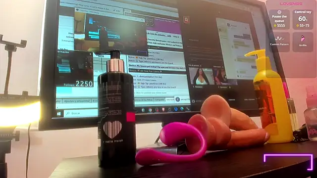 Snapshot of samantamilk6 chatting on 10.29.25 samantamilk6 online show from 10.29.25