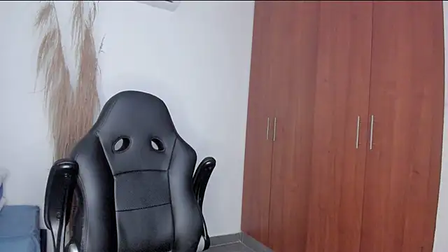 Pier Simons online show from 04.04.26