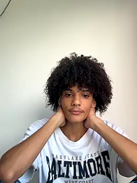 Snapshot of Max_Rain chatting on 10.03.25 Max Rain online show from 10.03.25