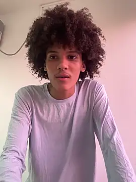 Snapshot of Max_Rain chatting on 10.09.25 Max Rain online show from 10.09.25