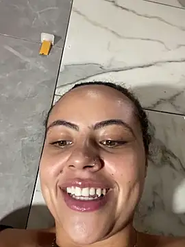 Chloe Leaozinho online show from 04.14.26