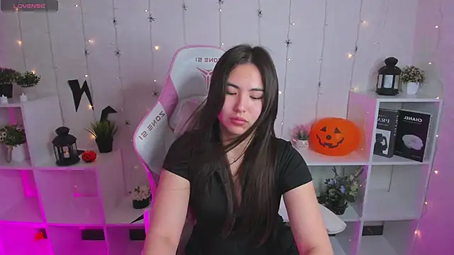 Snapshot of Megan_Williamms chatting on 10.29.25 Megan Williamms online show from 10.29.25