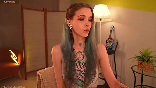 Snapshot of violetesa chatting on 09.25.25 violetesa online show from 09.25.25