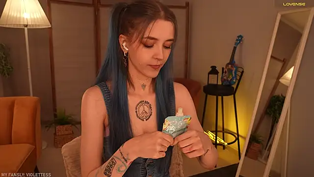 Snapshot of violetesa chatting on 10.22.25 violetesa online show from 10.22.25