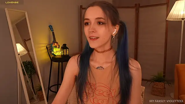 Snapshot of violetesa chatting on 10.24.25 violetesa online show from 10.24.25