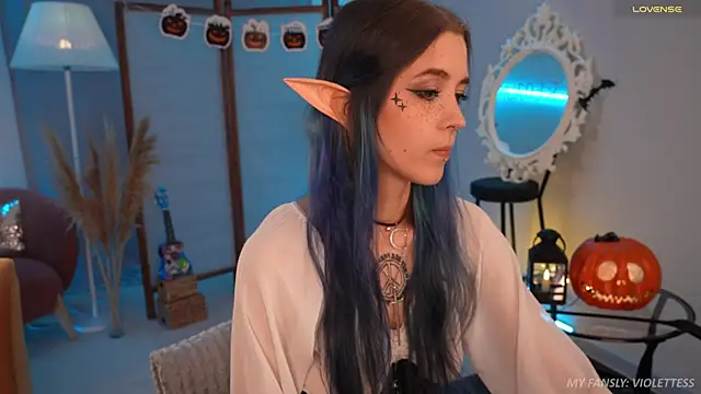 Snapshot of violetesa chatting on 10.30.25 violetesa online show from 10.30.25