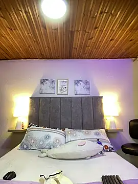 Snapshot of juliana-mancini chatting on 10.24.25 juliana-mancini online show from 10.24.25