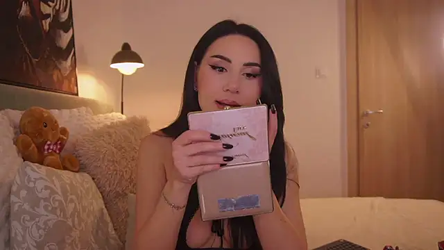 LauLaveau online show from 01.10.26