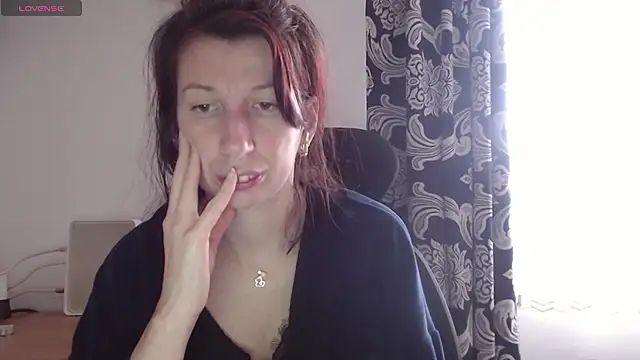 Snapshot of RosieHayes chatting on 11.19.25 RosieHayes online show from 11.19.25