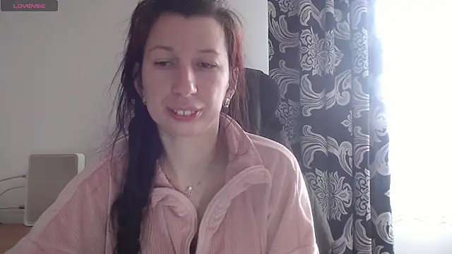 Snapshot of RosieHayes chatting on 11.25.25 RosieHayes online show from 11.25.25