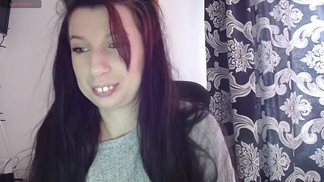 Snapshot of RosieHayes chatting on 12.14.25 RosieHayes online show from 12.14.25