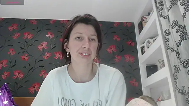 Snapshot of RosieHayes chatting on 04.04.26 RosieHayes online show from 04.04.26