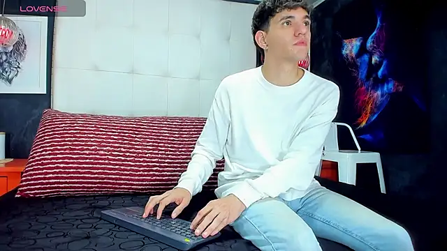 Snapshot of Matteo12_ chatting on 09.19.25 Matteo12 online show from 09.19.25