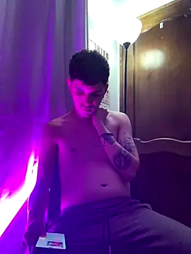 Snapshot of Matteo12_ chatting on 10.08.25 Matteo12 online show from 10.08.25