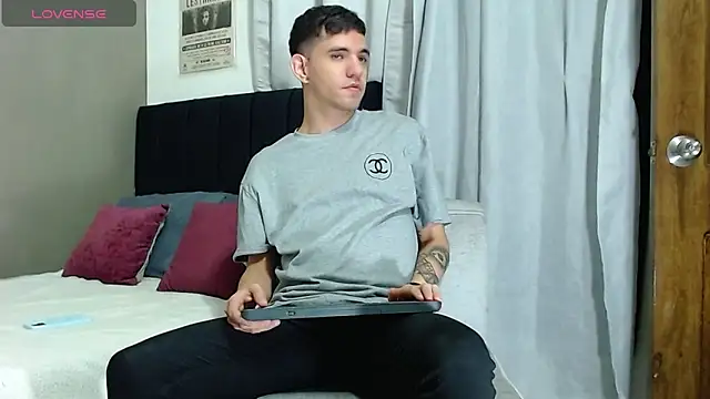 Snapshot of Matteo12_ chatting on 11.09.25 Matteo12 online show from 11.09.25