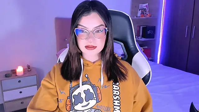 OphelianaRose33 online show from 10.10.25