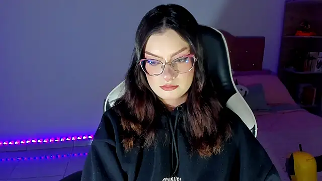 OphelianaRose33 online show from 04.30.26