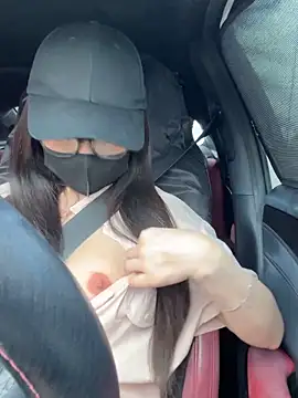 Snapshot of Linh_2004 chatting on 09.18.25 Linh 2004 online show from 09.18.25