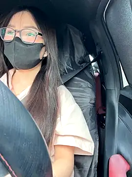 Snapshot of Linh_2004 chatting on 09.25.25 Linh 2004 online show from 09.25.25