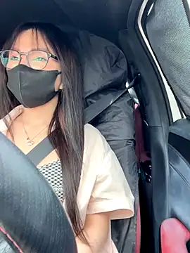 Snapshot of Linh_2004 chatting on 09.28.25 Linh 2004 online show from 09.28.25