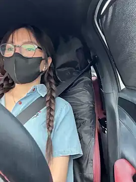 Snapshot of Linh_2004 chatting on 09.29.25 Linh 2004 online show from 09.29.25